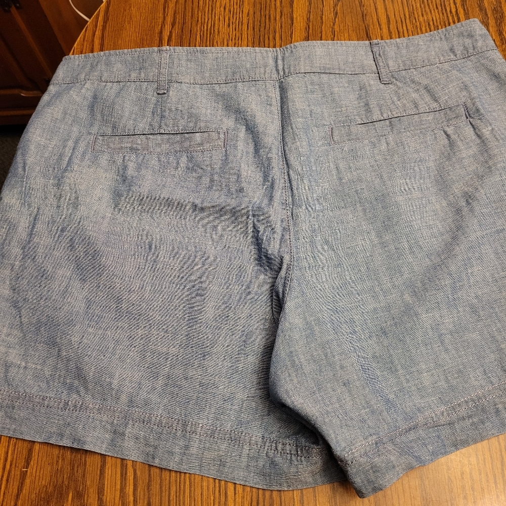 Shorts - Picture 2 of 3